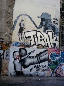 La résistance à Aube Dorée s'affiche sur les murs ©  Brian JANSSEN