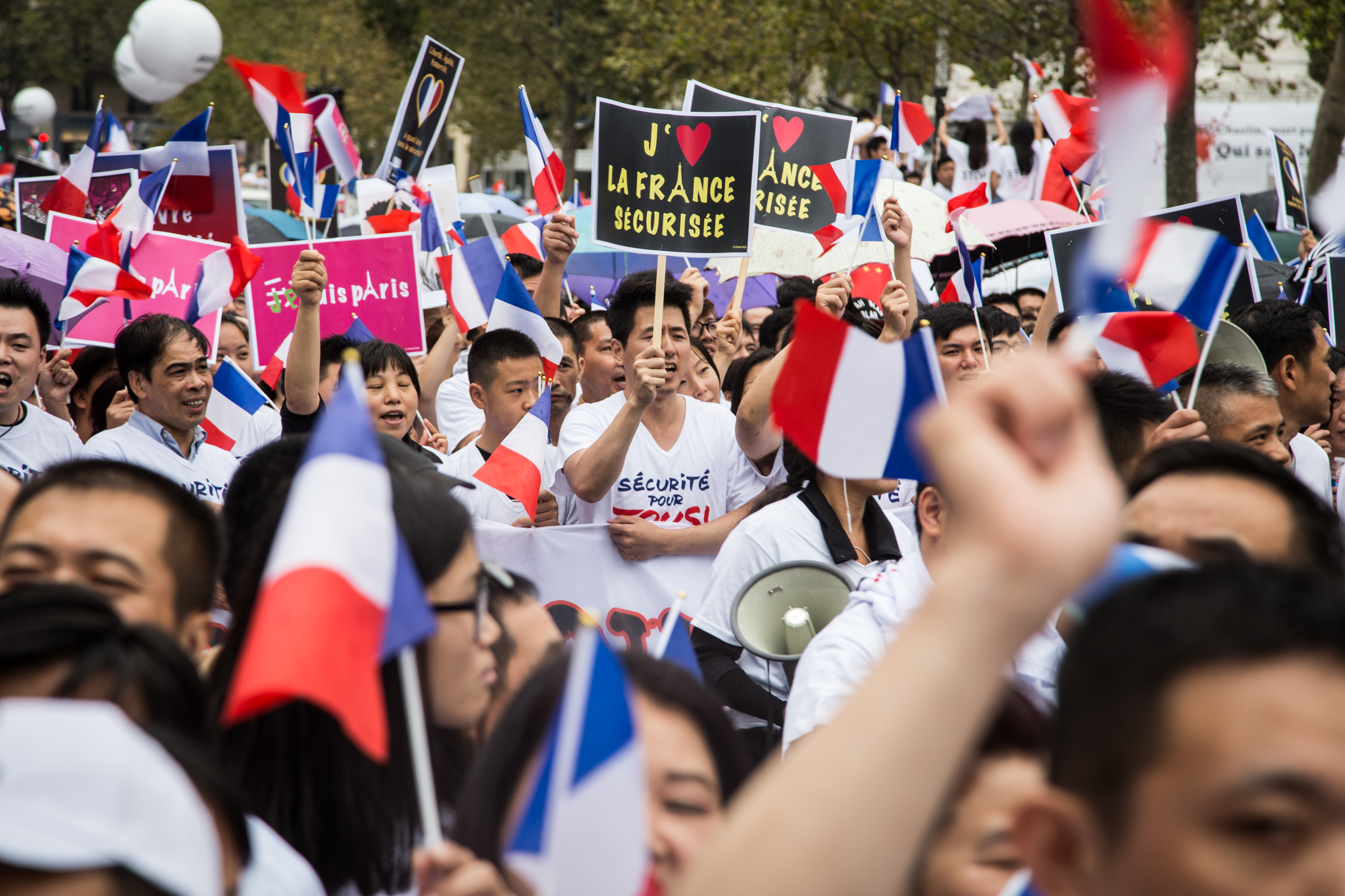 Manifestation "Sécurité pour tous" organisée par 60 associations des chinois de France, place de la République. La communauté chinoise dénonce le climat d'insécurité persistant qu'elle subie.